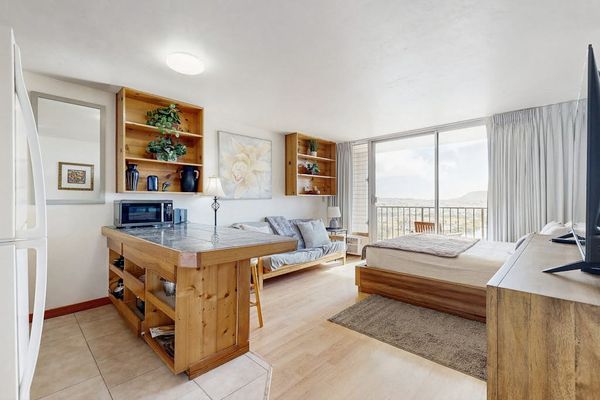 Relax and rest easily in a studio offering both a queen bed and convenient sofa bed.