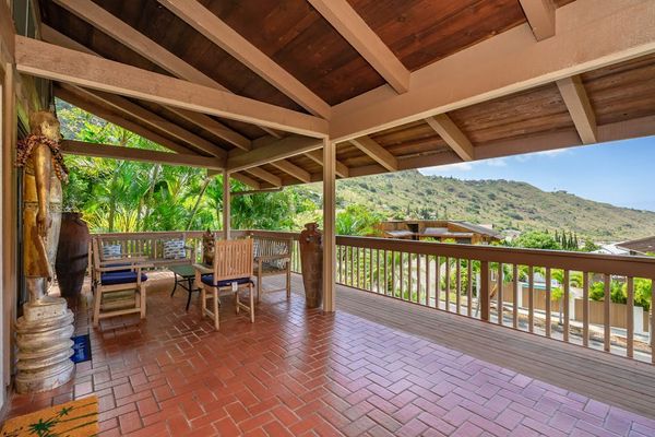 Covered lanai with outdoor space for fresh air