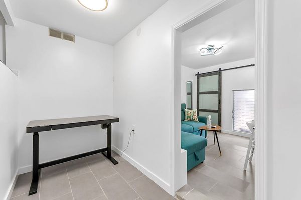 Work nook with storage for an organized stay