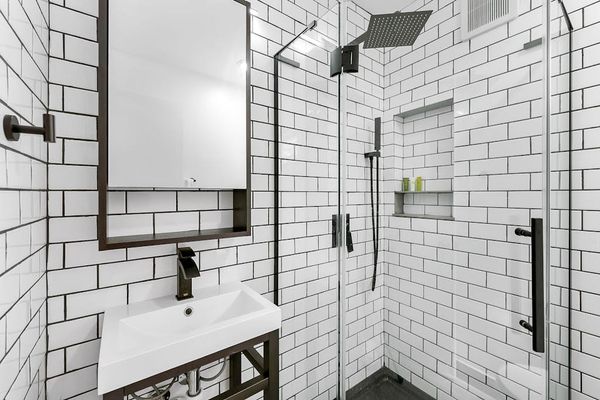 Modern walk-in shower for a refreshing, comfortable start
