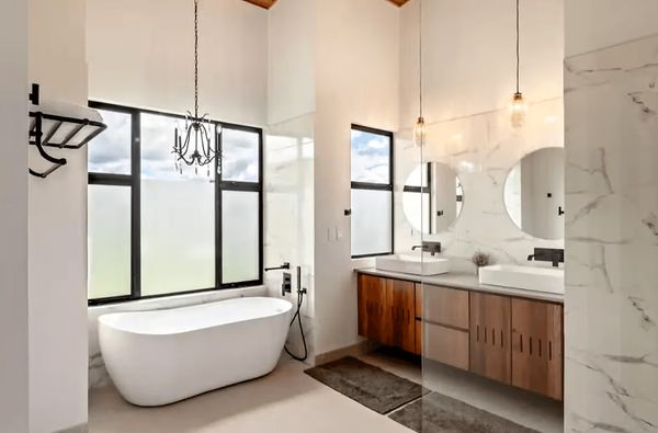 En-suite bathroom for Owner's Suite - inside Bedroom 1