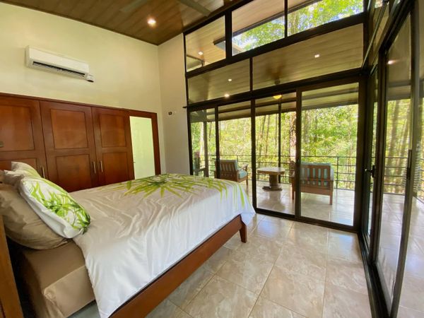 Suite in the Casita. En-suite bathroom, access to the patio.