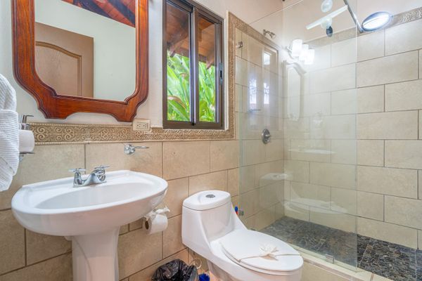 Guest house full bathroom