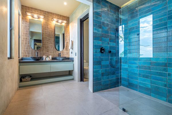 En-suite bathroom for Suite #3.