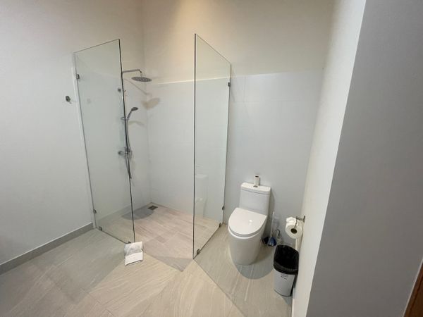 Amazing full bathroom at the owner's suite.