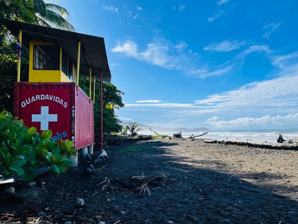 Most if the beaches have lifeguards presence, that might vary depending of the time and day of the week. Please always make sure to do a quick scan of the beach to confirm their presence before getting into the water