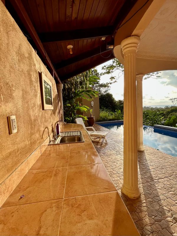 Sink and counters near to the pool. A wonderful space to put snacks and to mix drinks.