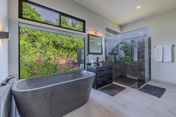 En-suite bathroom of Bedroom #1.