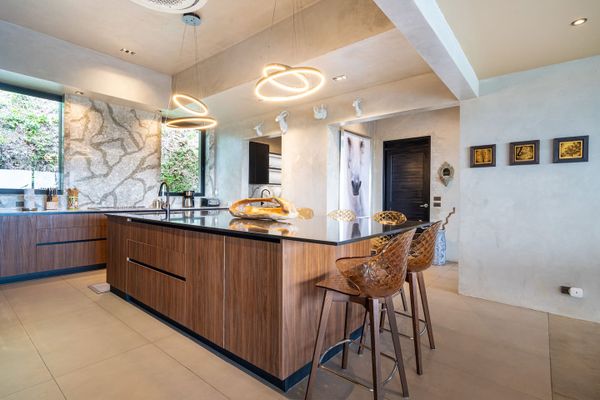 A contemporary kitchen with refined details and a luxurious, streamlined look.
