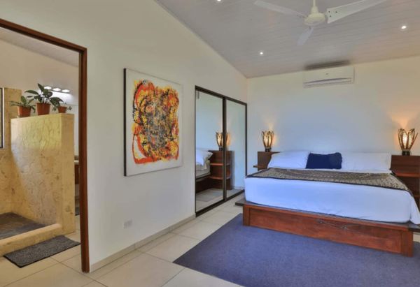 Owner's Suite with en-suite bathroom (left), ocean views, A/C