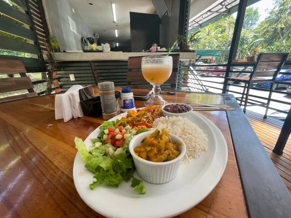 Restaurants in Ojochal are an easy 10-15 minute drive away.