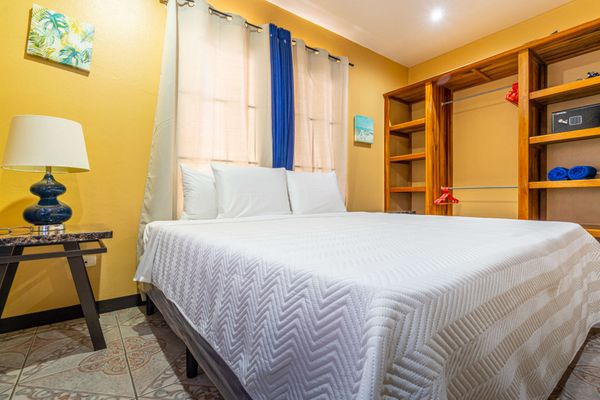 King size bed, A/C, en-suite bathroom