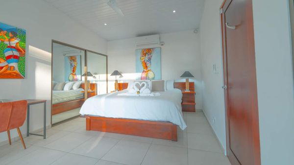 Owner's Suite has en-suite bathroom, ocean views, desk, A/C, access to the covered deck.