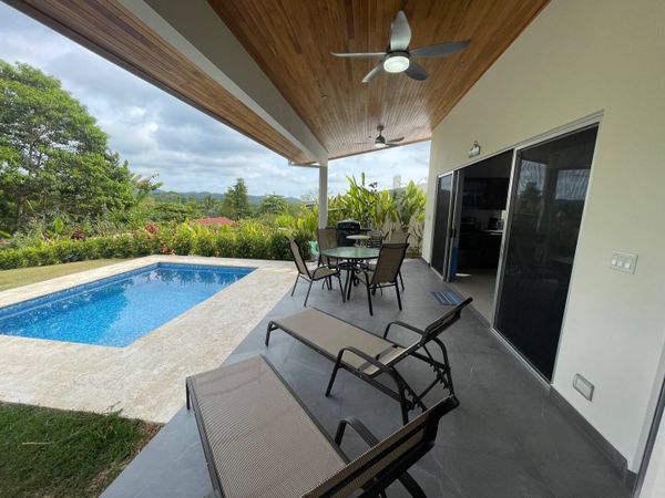 Enjoy the amazing pool and views of Ojochal in Osa.
