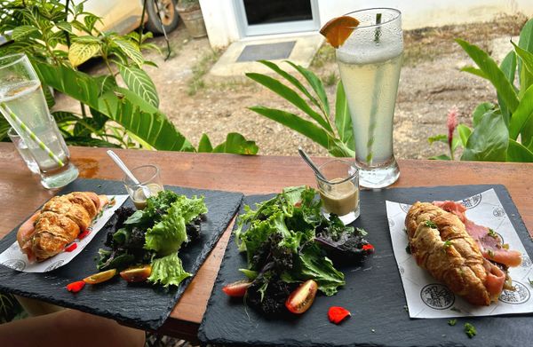 Amazing restaurants are 5 minutes away.
