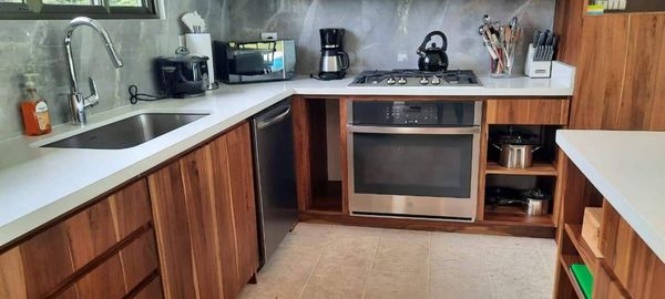 An amazing kitchen with everything you need to have a great stay.