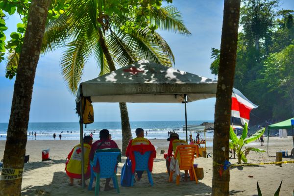 Most if the beaches have lifeguards presence, that might vary depending of the time and day of the week. Please always make sure to do a quick scan of the beach to confirm their presence before getting into the water