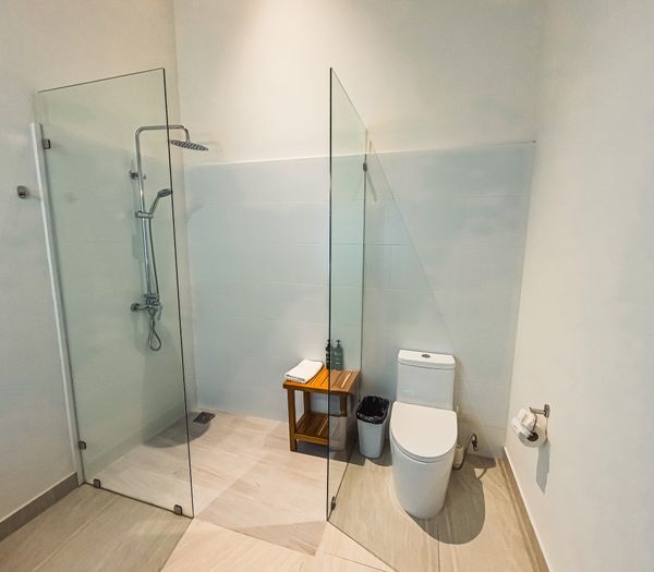 Modern bathroom with sleek finishes and a luxurious bathtub