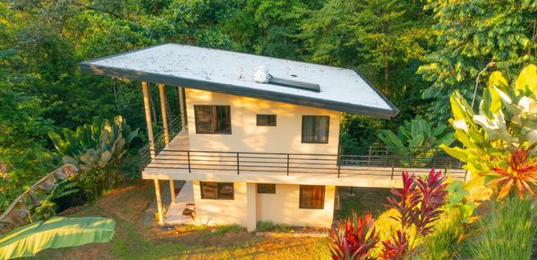 The Casita has two fully independent apartments. One upstairs and one downstairs. The Renter of this property has exclusive use to these.