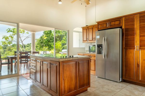 A bright and airy kitchen, combining modern design with a cozy, welcoming atmosphere.