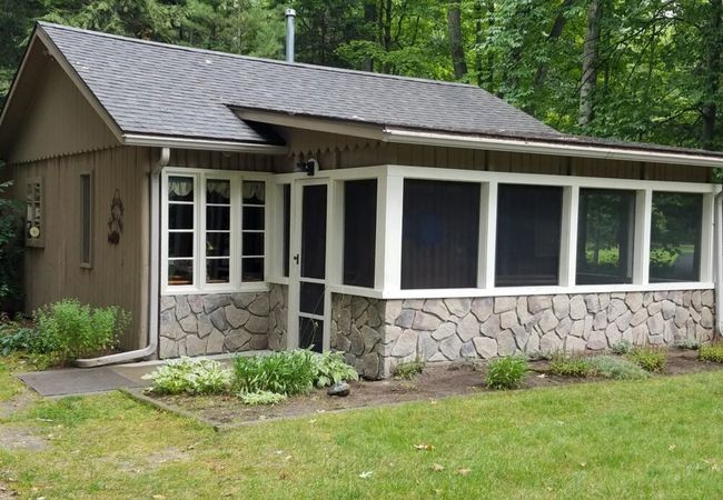 Lake Access!  Twin Birch Resort – The Brown Bear