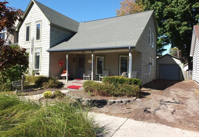 Bayside cottage – remodeled and great location!