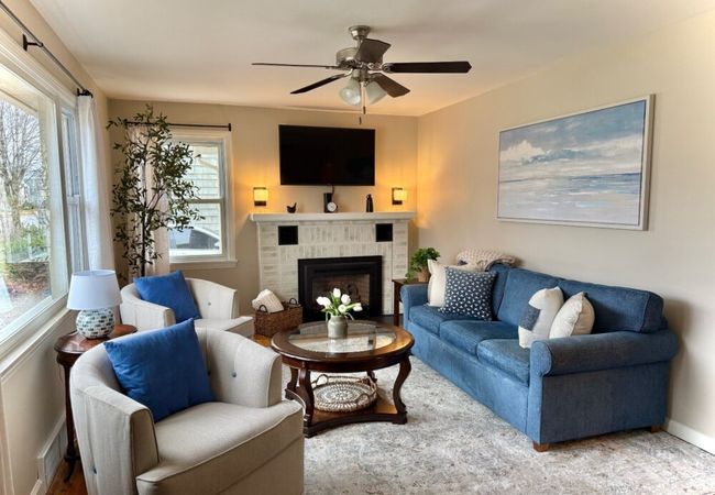 Sand & Snow – Remodeled / Great Location!