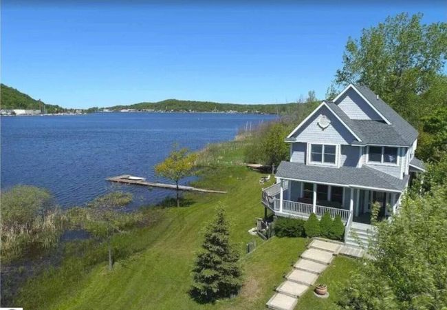 Sunset bay – lakefront, large, and gorgeous!