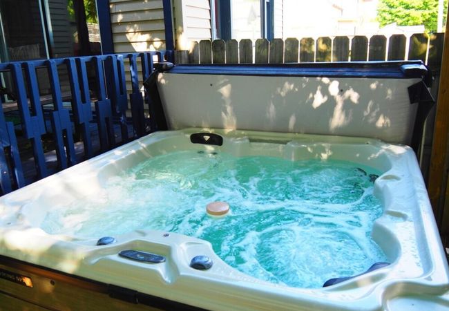 Restoration – Private Spa and Great Location!