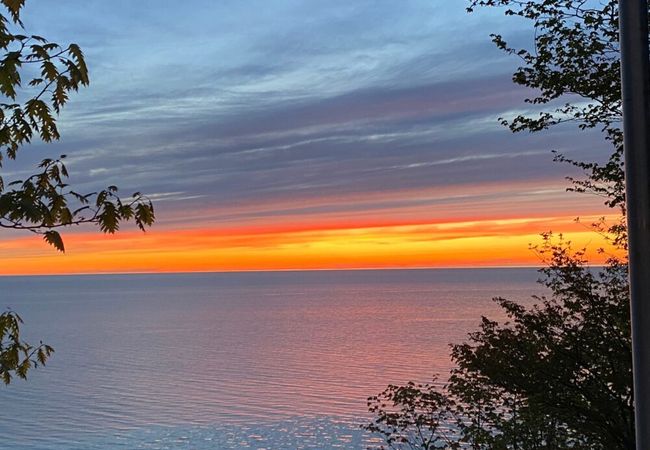 Sunset Serenity – INCREDIBLE HOME ON LAKE BLUFF!