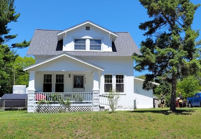 Oscoda hilltop haven – great location near beach!
