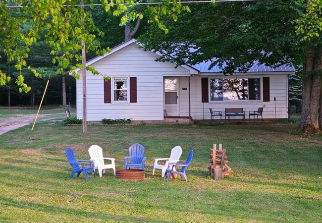 New! Forrest’s Cabin – Lakefront w/ Sunset Views!