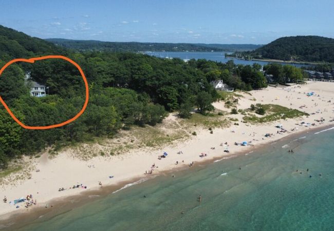 New! Great lakes getaway – incredible lakefront!