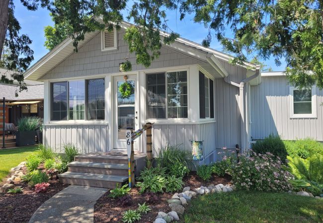 New!  The Lily Pad on Benzie Blvd. – Super Cute!