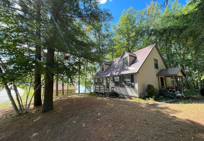 Lake Therapy – Lakefront, Charming, and Fun!