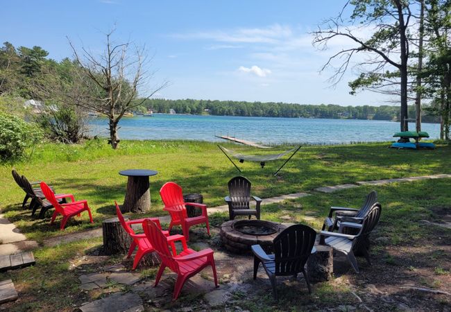 Lake Therapy – Lakefront, Charming, and Fun!