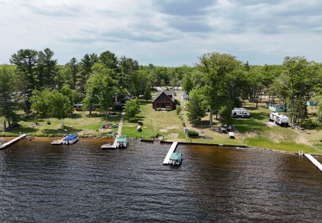 Hidden Cove – Beauty on the Lake!