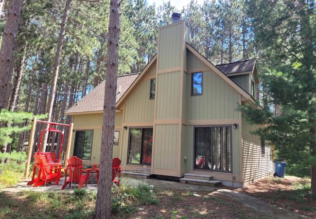 New! Crystal Pines – Lovely Crystal Mountain Cabin