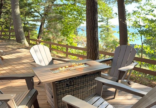 Crystal View Hideaway – Spectacular Lakeview!