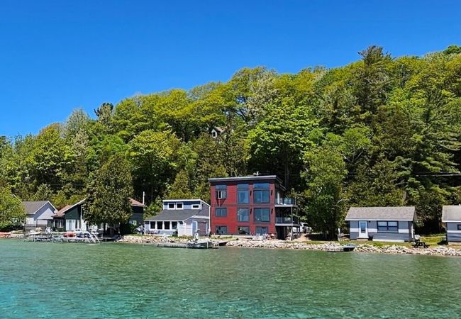 NEW!  Eagles Landing – Lakefront & Gorgeous!