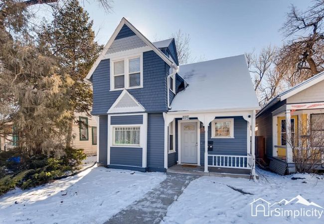 Sunny upper duplex near hiking & parks