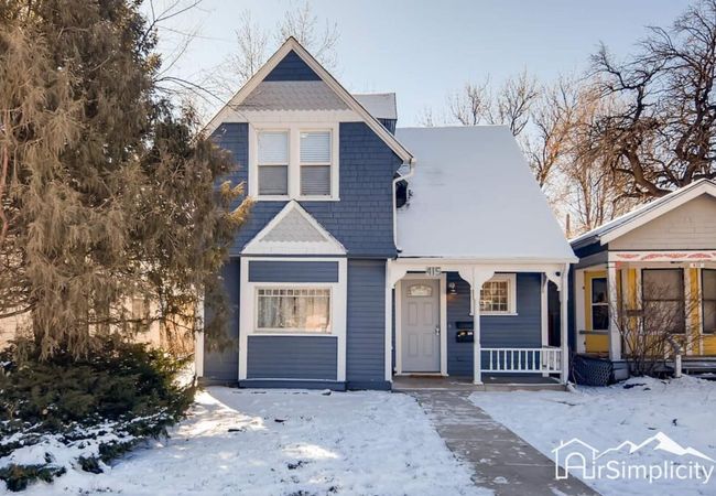 Cozy victorian near downtown w/ patio