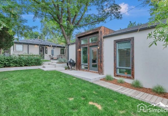 Sunny carriage house • 1 br/bath • patio + firepit