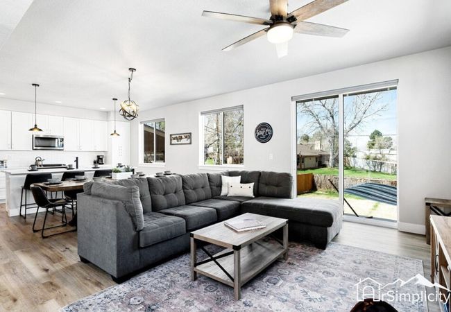Group-friendly 8br home w/ mountain views