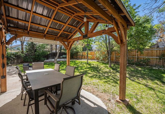 Tranquil retreat | sauna | master suite | lrg yard