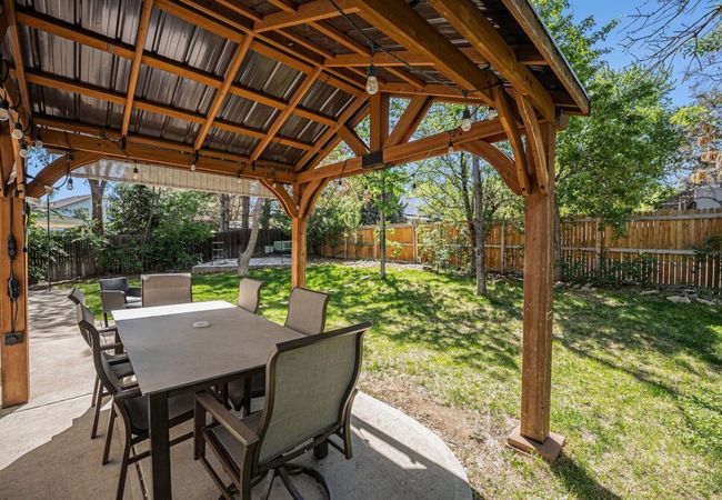 Tranquil retreat | sauna | master suite | lrg yard