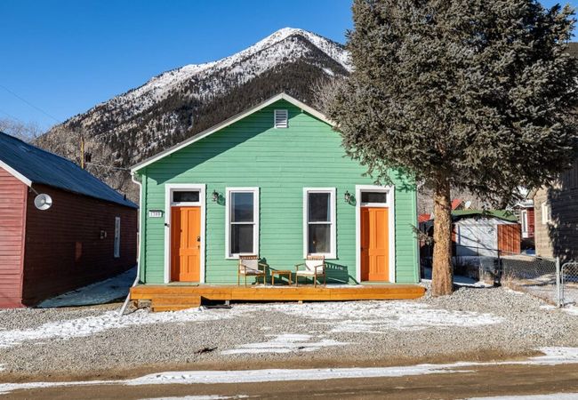 Historic boho brothel • lake retreat • fast  wifi