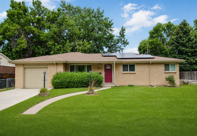 Arvada house for 11 with backyard and game room