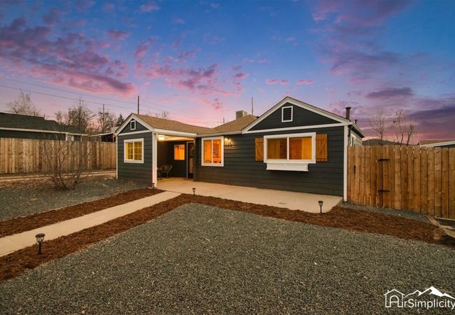 Prime location retreat with hot tub and bbq