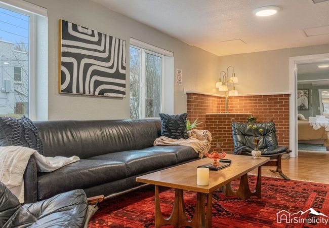 Elegant retreat w/ fire pit, backyard & bbq